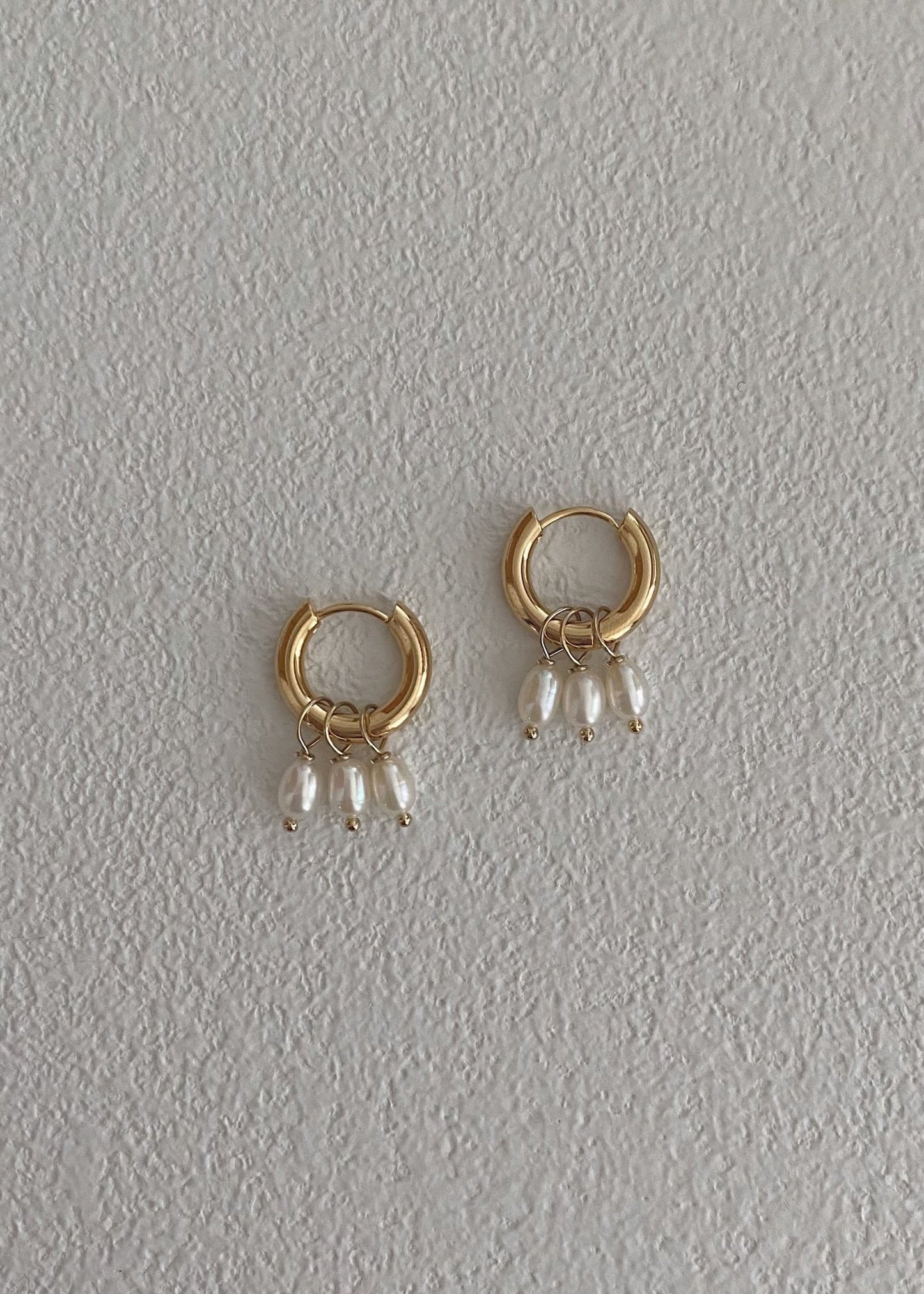 Mini chunky hoops with pearls - Espace Skins Montreal